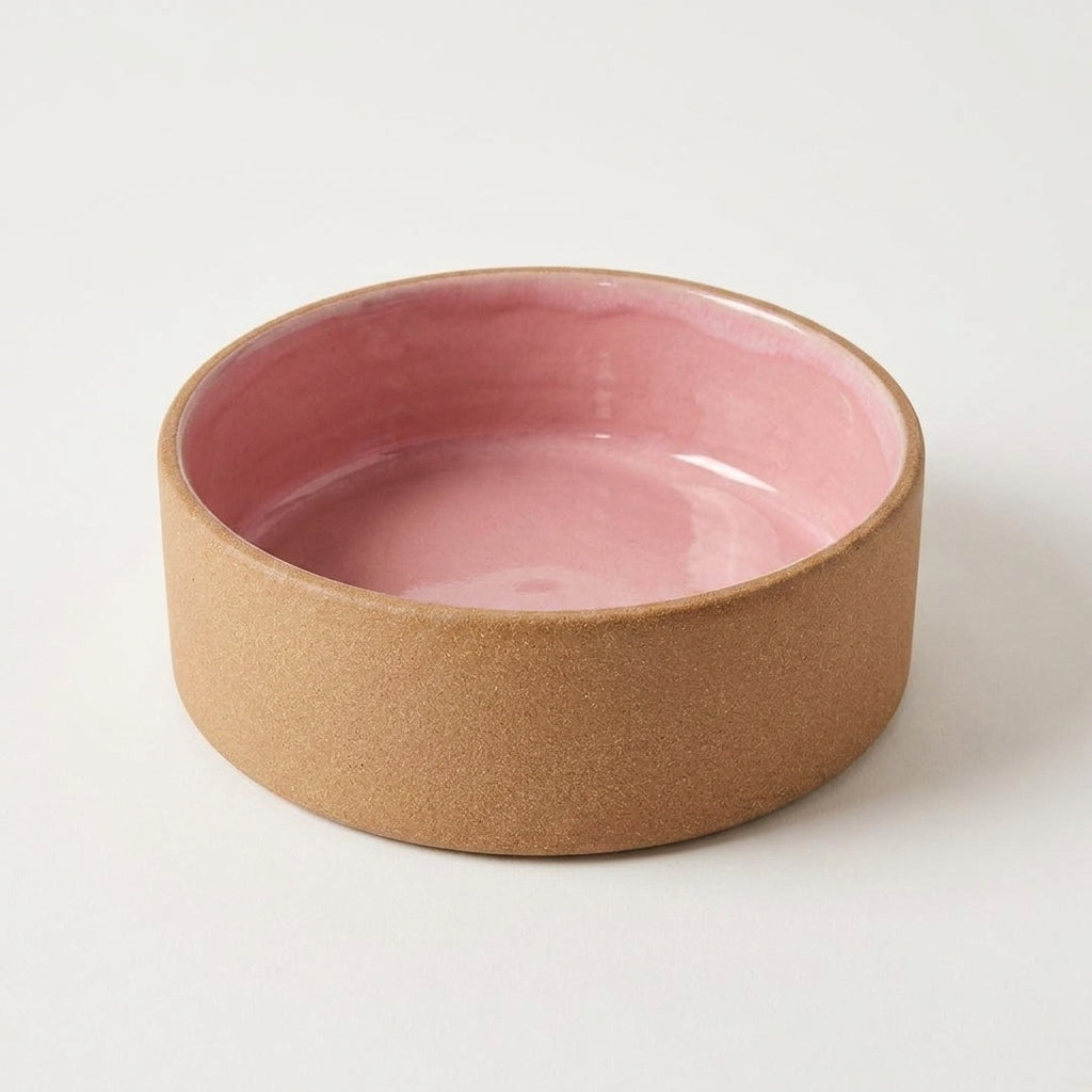 Comedouro Pet em cerâmica artesanal — tamanho 18 Ø x 6 CM, argila Cappuccino, esmalte Rosa Barbie