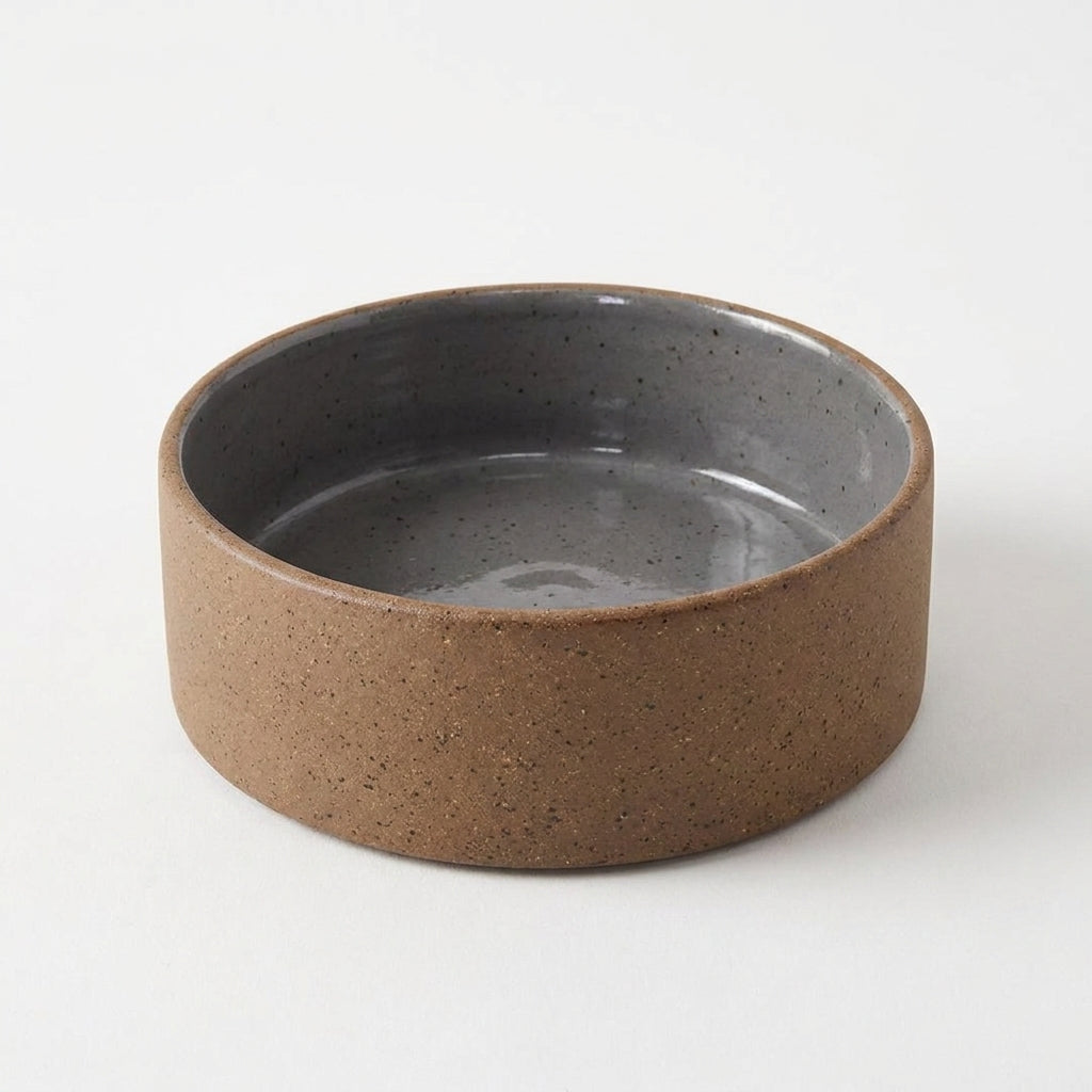 Comedouro Pet em cerâmica artesanal — tamanho 18 Ø x 6 CM, argila Flocos, esmalte Grafite