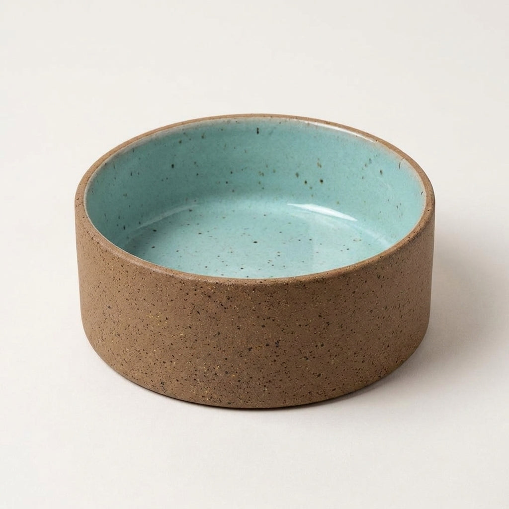 Comedouro Pet em cerâmica artesanal — tamanho 18 Ø x 6 CM, argila Flocos, esmalte Jujuba