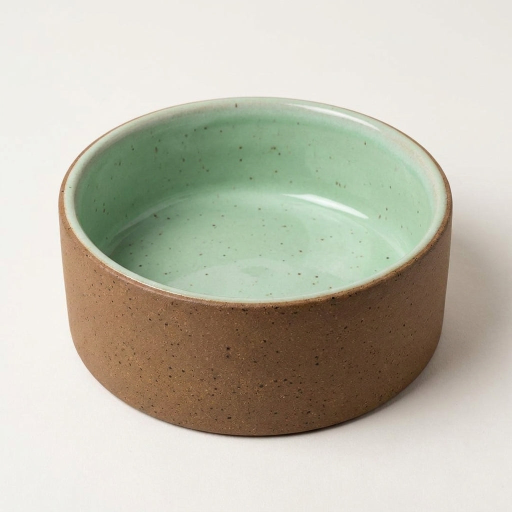 Comedouro Pet em cerâmica artesanal — tamanho 18 Ø x 6 CM, argila Flocos, esmalte Verde Menta