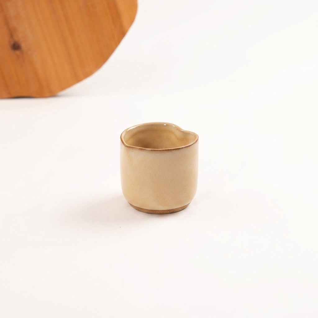 Copinho Coração em cerâmica artesanal — argila Cappuccino, esmalte Pedra Sabão