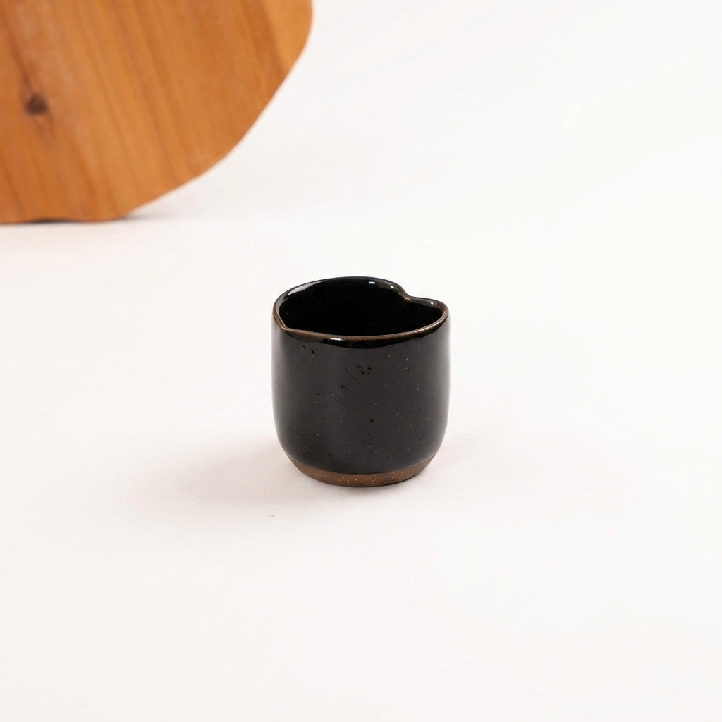 Copinho Coração em cerâmica artesanal — argila Flocos, esmalte Preto Ébano