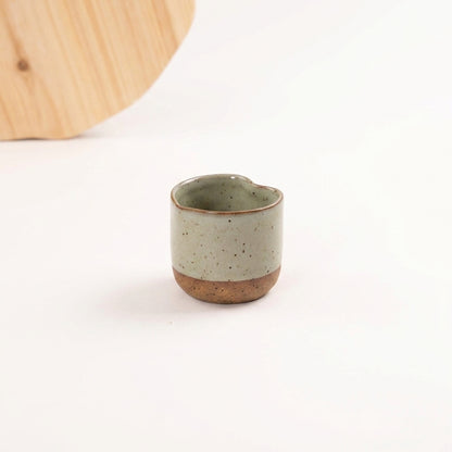 Copinho Coração em cerâmica artesanal — argila Flocos, esmalte Verde Pompeia