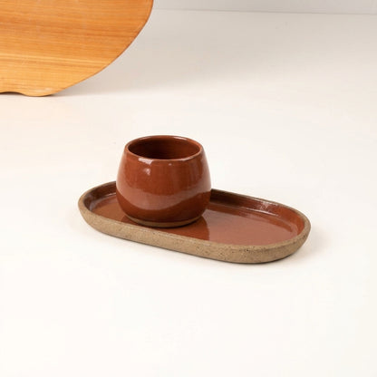 Copinho Cumbuca com Pires Alongado em cerâmica artesanal — tamanho 100ML, argila Cappuccino, esmalte Sol de Terracota