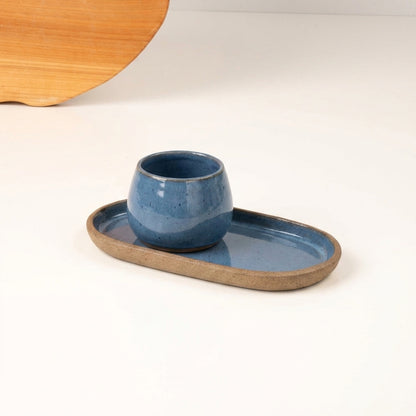 Copinho Cumbuca com Pires Alongado em cerâmica artesanal — tamanho 150ML, argila Cappuccino, esmalte Azul Safira