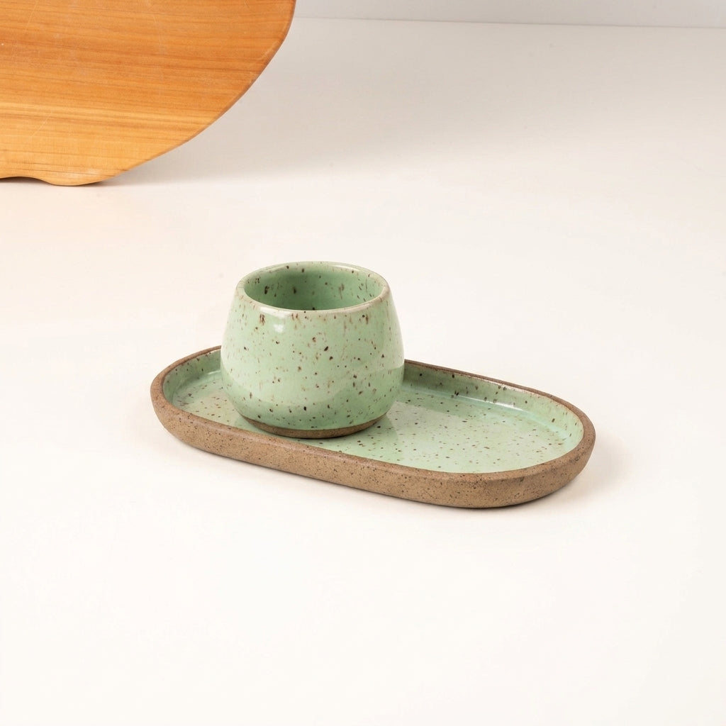 Copinho Cumbuca com Pires Alongado em cerâmica artesanal — tamanho 150ML, argila Flocos, esmalte Verde Menta