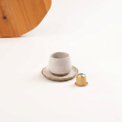 Copinho Cumbuca com Pires em cerâmica artesanal — tamanho 100ML, argila Cappuccino, esmalte Branco AMME