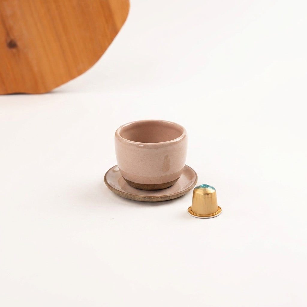 Copinho Cumbuca com Pires em cerâmica artesanal — tamanho 100ML, argila Cappuccino, esmalte Nude