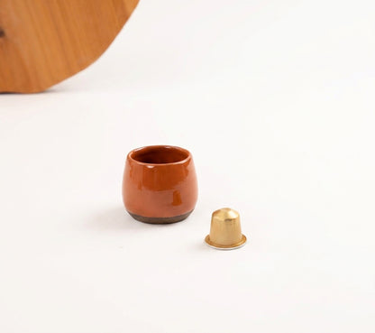 Copinho Cumbuca em cerâmica artesanal — tamanho 100ML, argila Cappuccino, esmalte Sol de Terracota