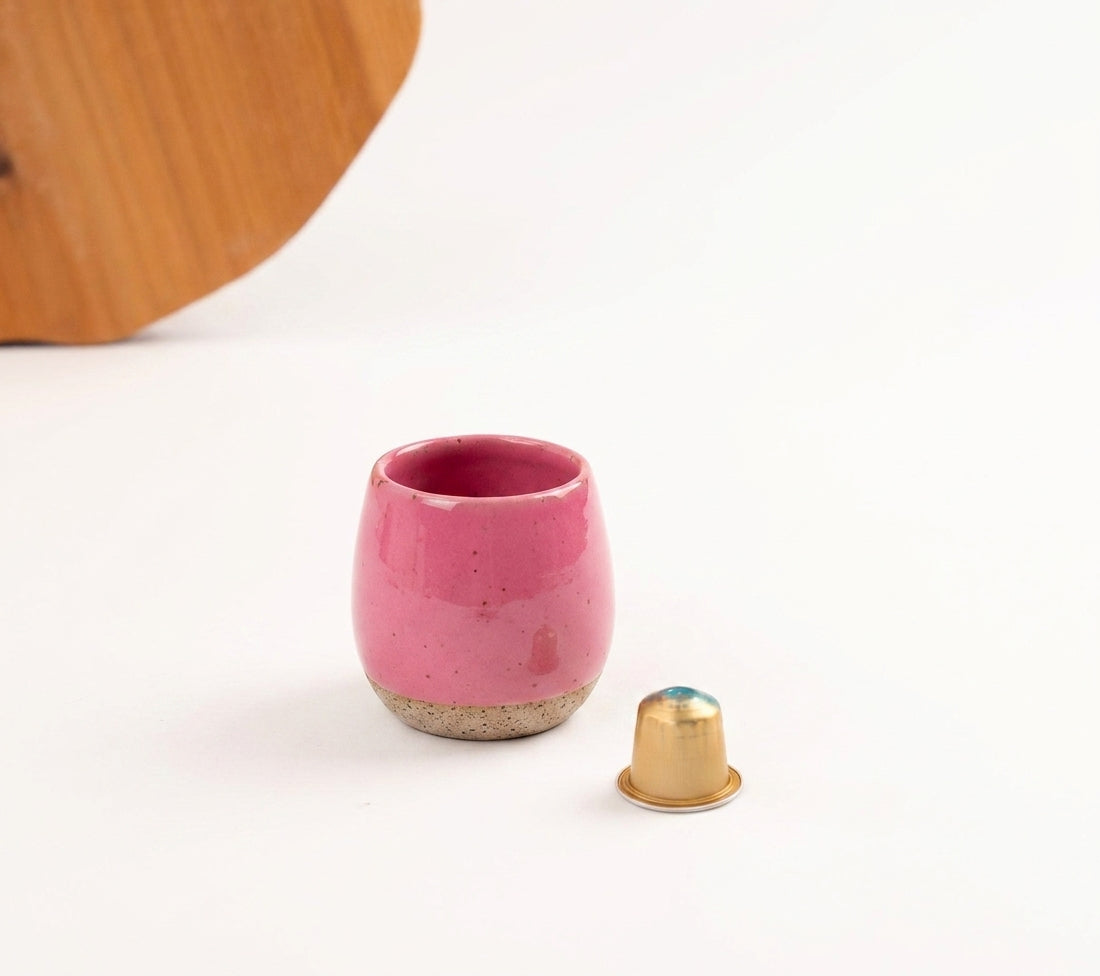 Copinho Cumbuca em cerâmica artesanal — tamanho 100ML, argila Flocos, esmalte Rosa Barbie