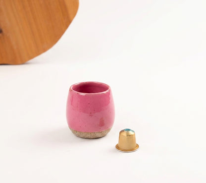 Copinho Cumbuca em cerâmica artesanal — tamanho 100ML, argila Flocos, esmalte Rosa Barbie