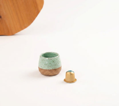 Copinho Cumbuca em cerâmica artesanal — tamanho 100ML, argila Flocos, esmalte Verde Menta