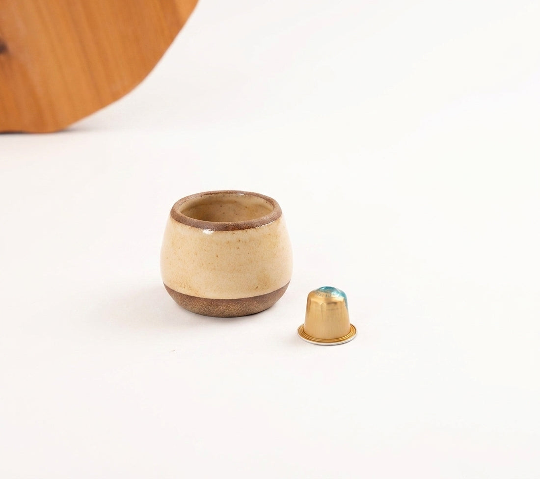 Copinho Cumbuca em cerâmica artesanal — tamanho 180ML, argila Cappuccino, esmalte Pedra Sabão