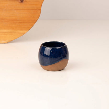 Copinho Esfera em cerâmica artesanal — argila Cappuccino, esmalte Lazuli