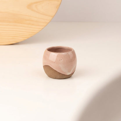 Copinho Esfera em cerâmica artesanal — argila Cappuccino, esmalte Nude
