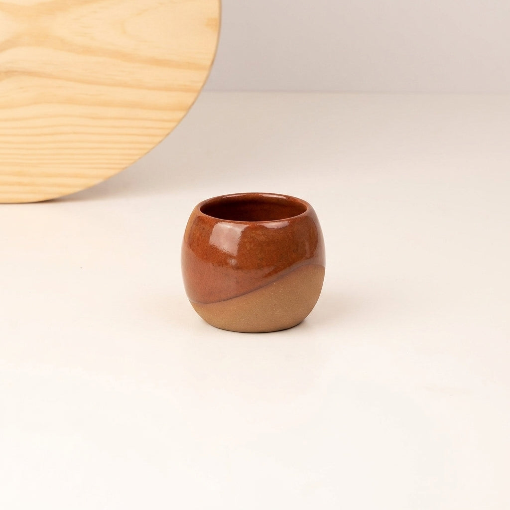 Copinho Esfera em cerâmica artesanal — argila Cappuccino, esmalte Sol de Terracota