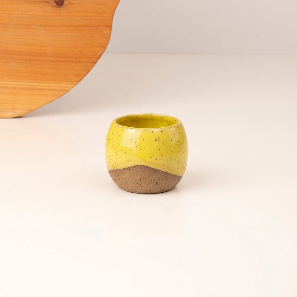 Copinho Esfera em cerâmica artesanal — argila Flocos, esmalte Amarelo Intenso