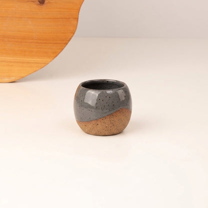 Copinho Esfera em cerâmica artesanal — argila Flocos, esmalte Grafite