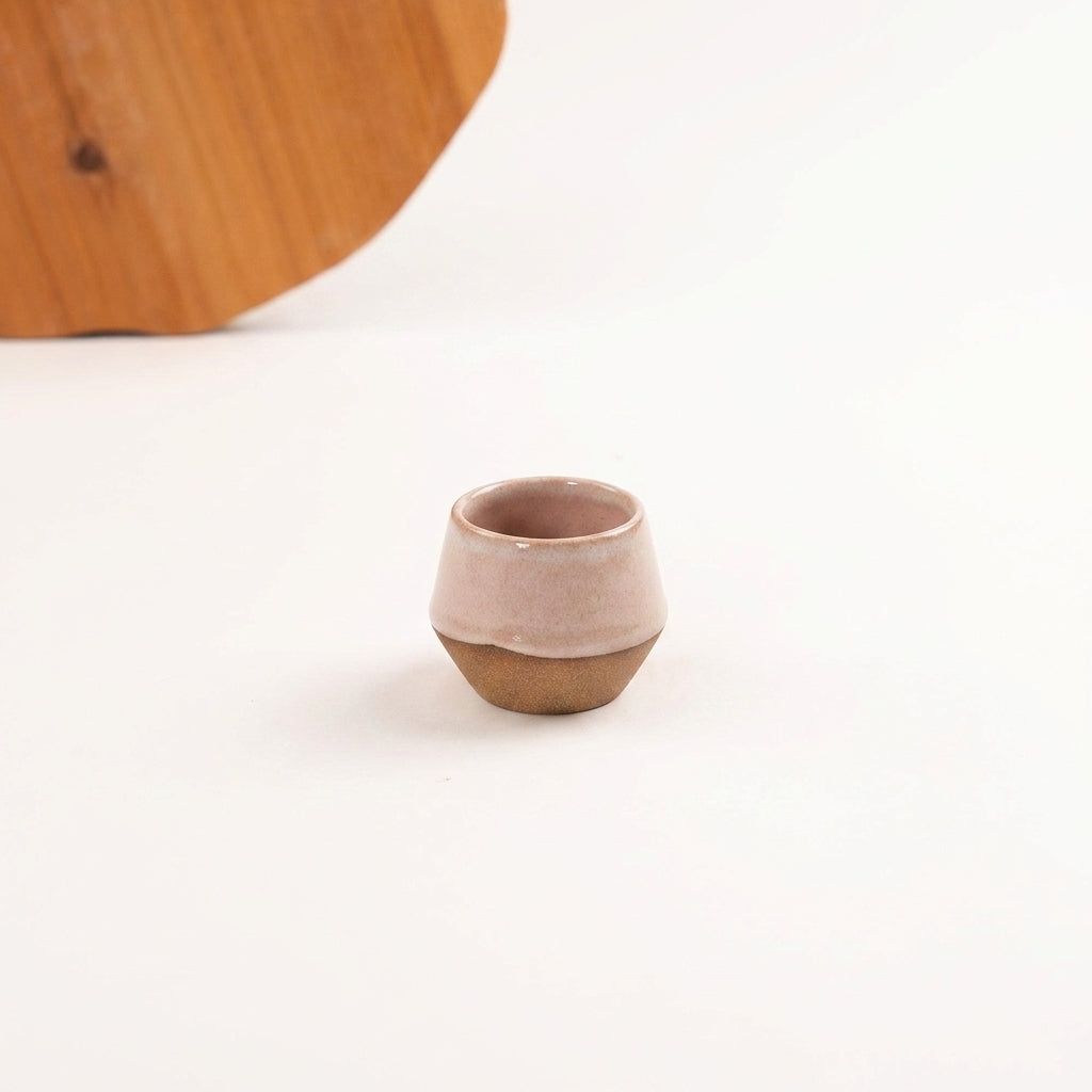 Copinho Losango em cerâmica artesanal — argila Cappuccino, esmalte Nude