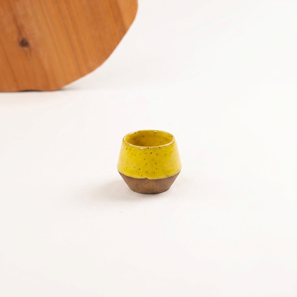 Copinho Losango em cerâmica artesanal — argila Flocos, esmalte Amarelo Intenso