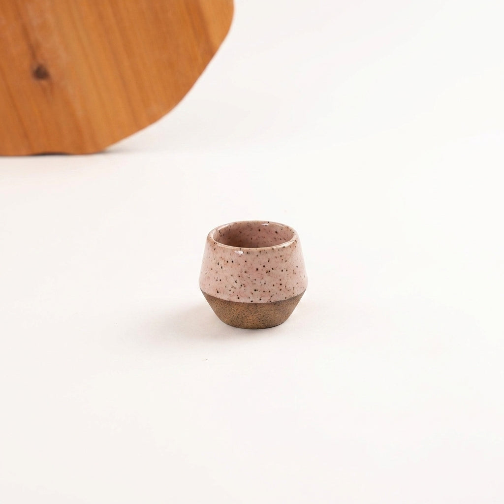 Copinho Losango em cerâmica artesanal — argila Flocos, esmalte Nude