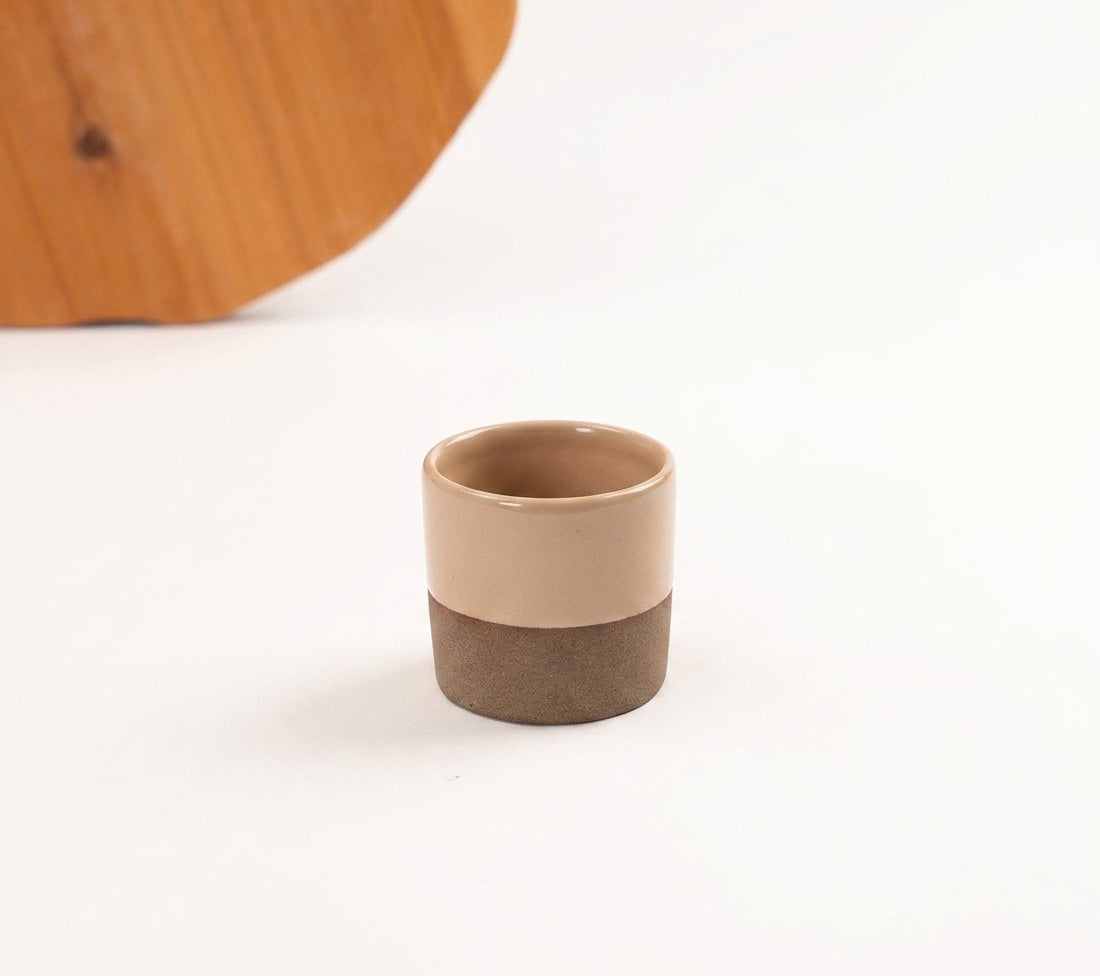 Copinho Reto em cerâmica artesanal — argila Cappuccino, esmalte Nude