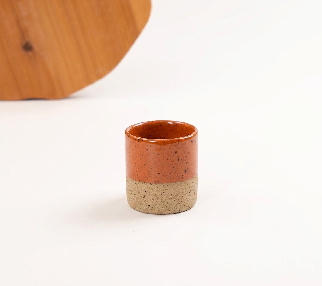 Copinho Reto em cerâmica artesanal — argila Flocos, esmalte Sol de Terracota