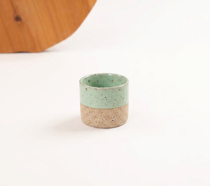 Copinho Reto em cerâmica artesanal — argila Flocos, esmalte Verde Menta