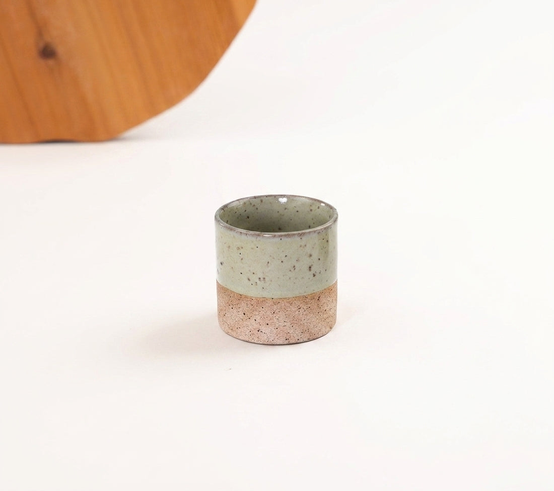 Copinho Reto em cerâmica artesanal — argila Flocos, esmalte Verde Pompeia