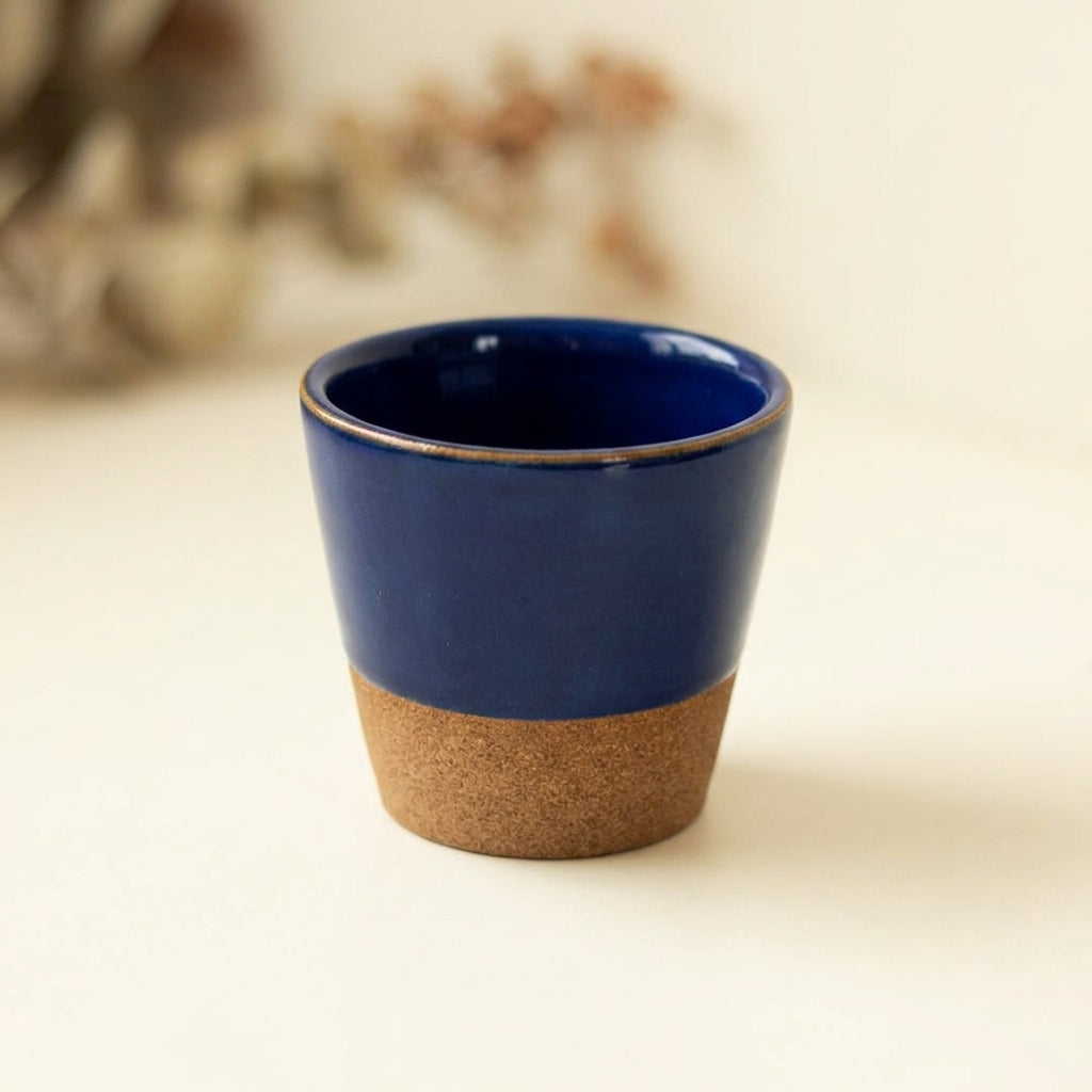 Copinho Tulipa em cerâmica artesanal — argila Cappuccino, esmalte Lazuli