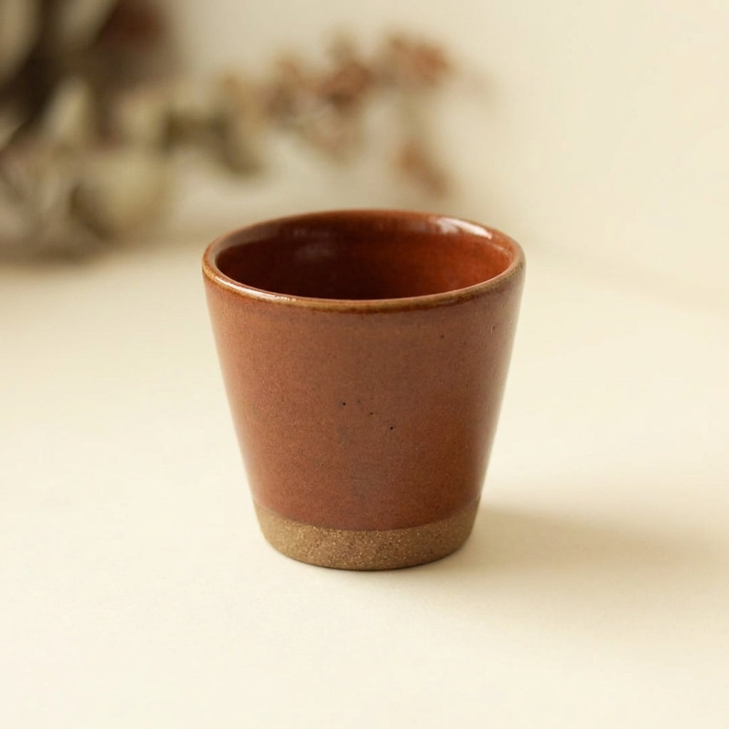 Copinho Tulipa em cerâmica artesanal — argila Cappuccino, esmalte Sol de Terracota