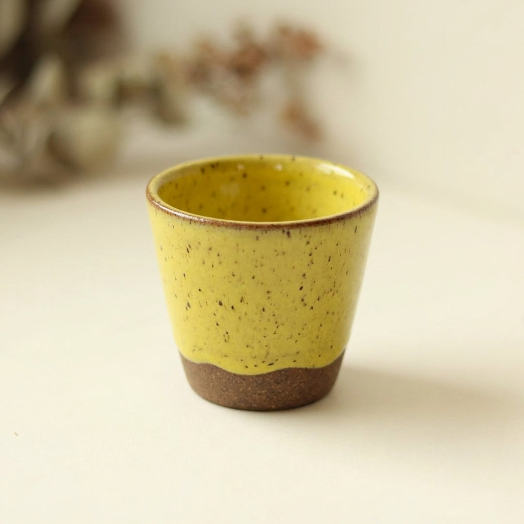 Copinho Tulipa em cerâmica artesanal — argila Flocos, esmalte Amarelo Intenso