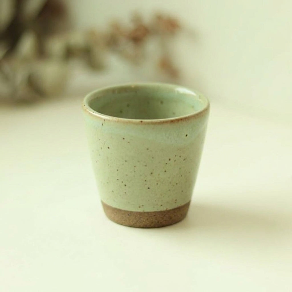 Copinho Tulipa em cerâmica artesanal — argila Flocos, esmalte Verde Menta
