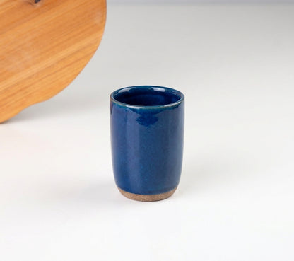 Copo Alto Encontro em cerâmica artesanal — argila Cappuccino, esmalte Lazuli