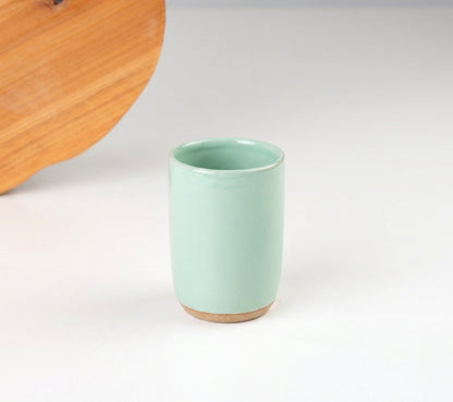 Copo Alto Encontro em cerâmica artesanal — argila Cappuccino, esmalte Verde Menta