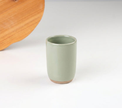 Copo Alto Encontro em cerâmica artesanal — argila Cappuccino, esmalte Verde Pompeia