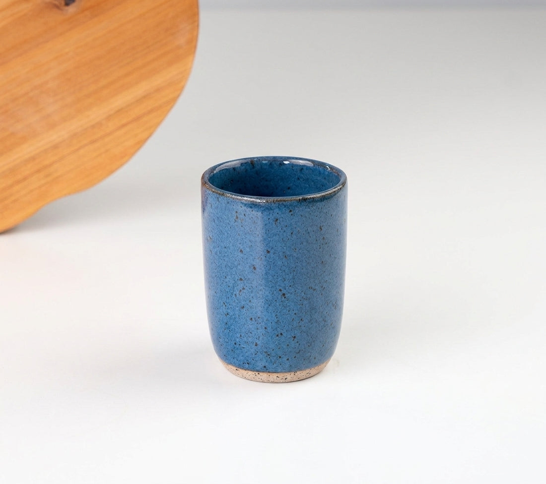 Copo Alto Encontro em cerâmica artesanal — argila Flocos, esmalte Azul Safira