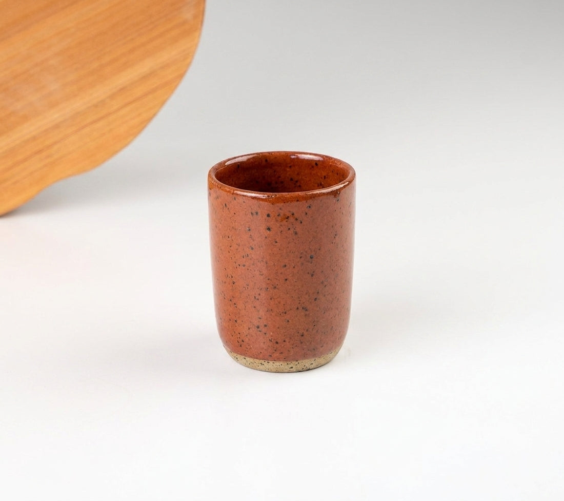 Copo Alto Encontro em cerâmica artesanal — argila Flocos, esmalte Sol de Terracota