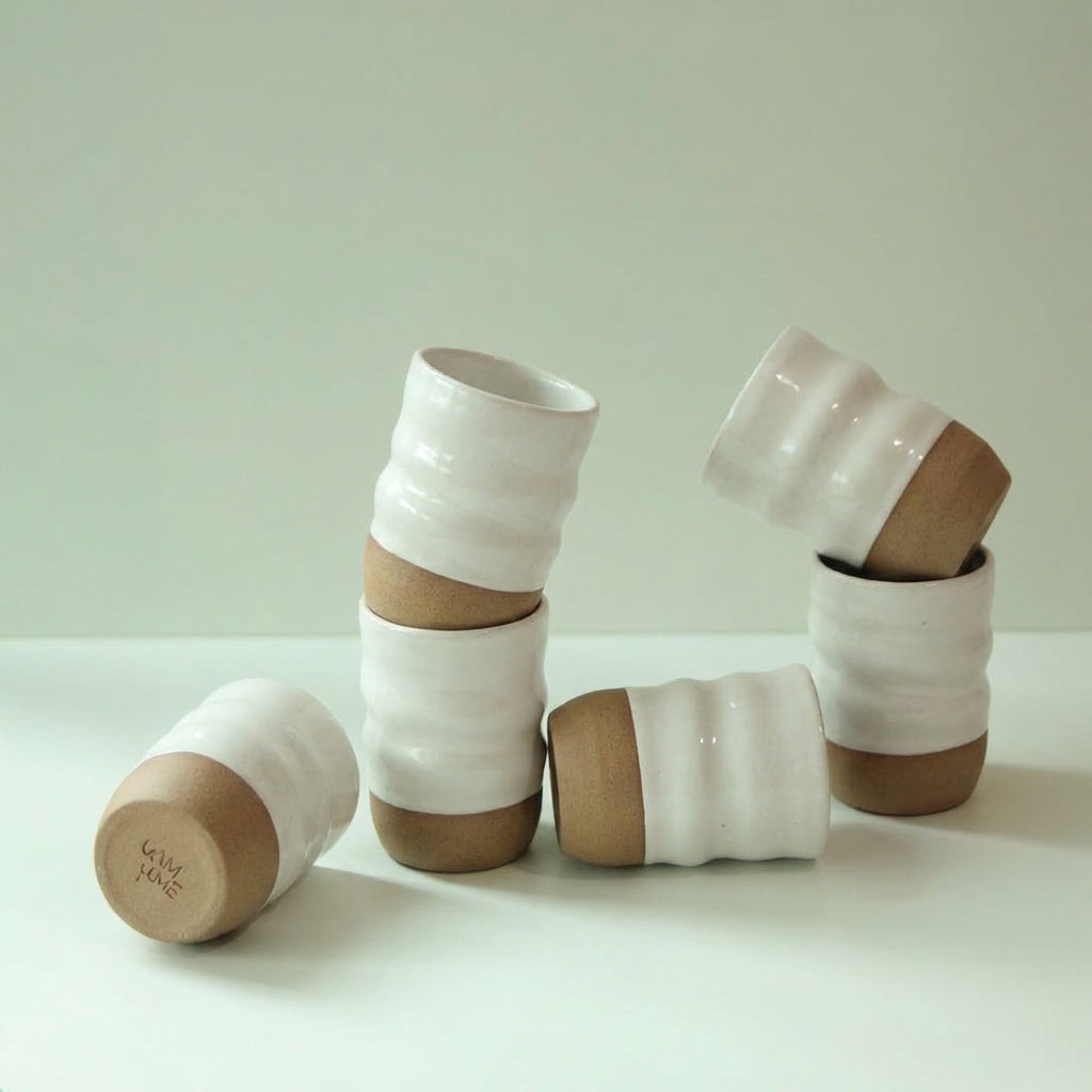 Copo Alto Orgânico em cerâmica artesanal — argila Cappuccino, esmalte Branco AMME