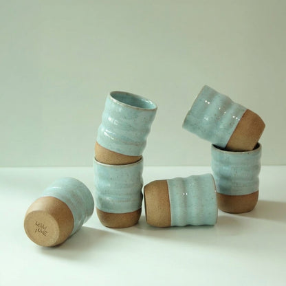 Copo Alto Orgânico em cerâmica artesanal — argila Cappuccino, esmalte Jujuba