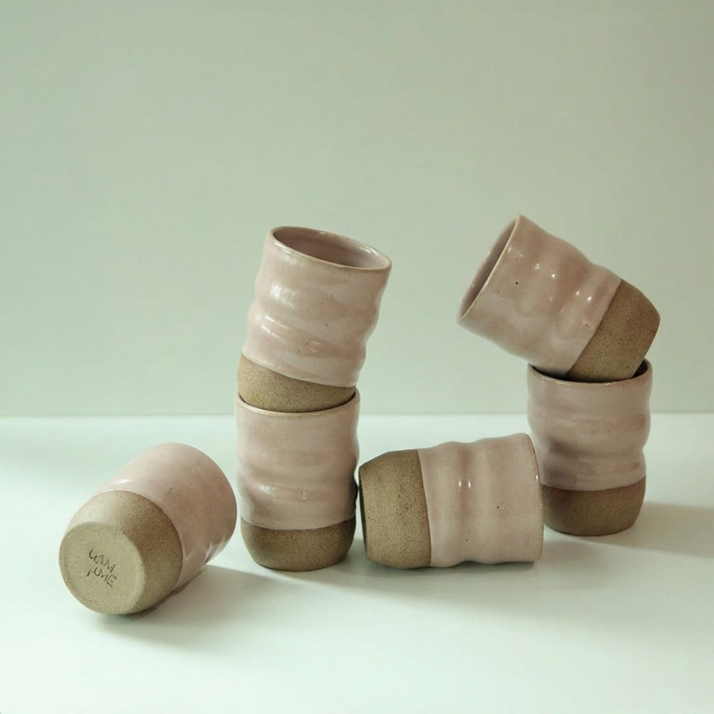 Copo Alto Orgânico em cerâmica artesanal — argila Cappuccino, esmalte Nude