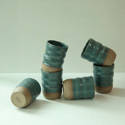 Copo Alto Orgânico em cerâmica artesanal — argila Cappuccino, esmalte Verde Exército