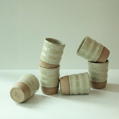 Copo Alto Orgânico em cerâmica artesanal — argila Cappuccino, esmalte Verde Pompeia