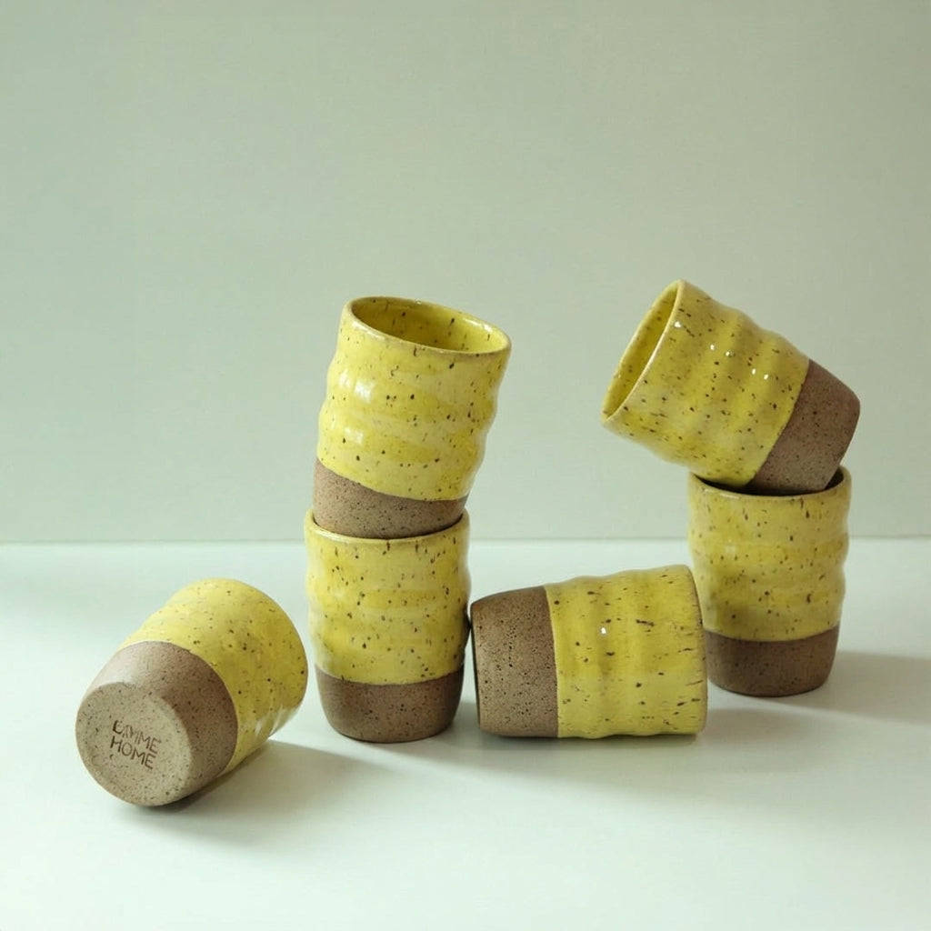 Copo Alto Orgânico em cerâmica artesanal — argila Flocos, esmalte Amarelo Intenso