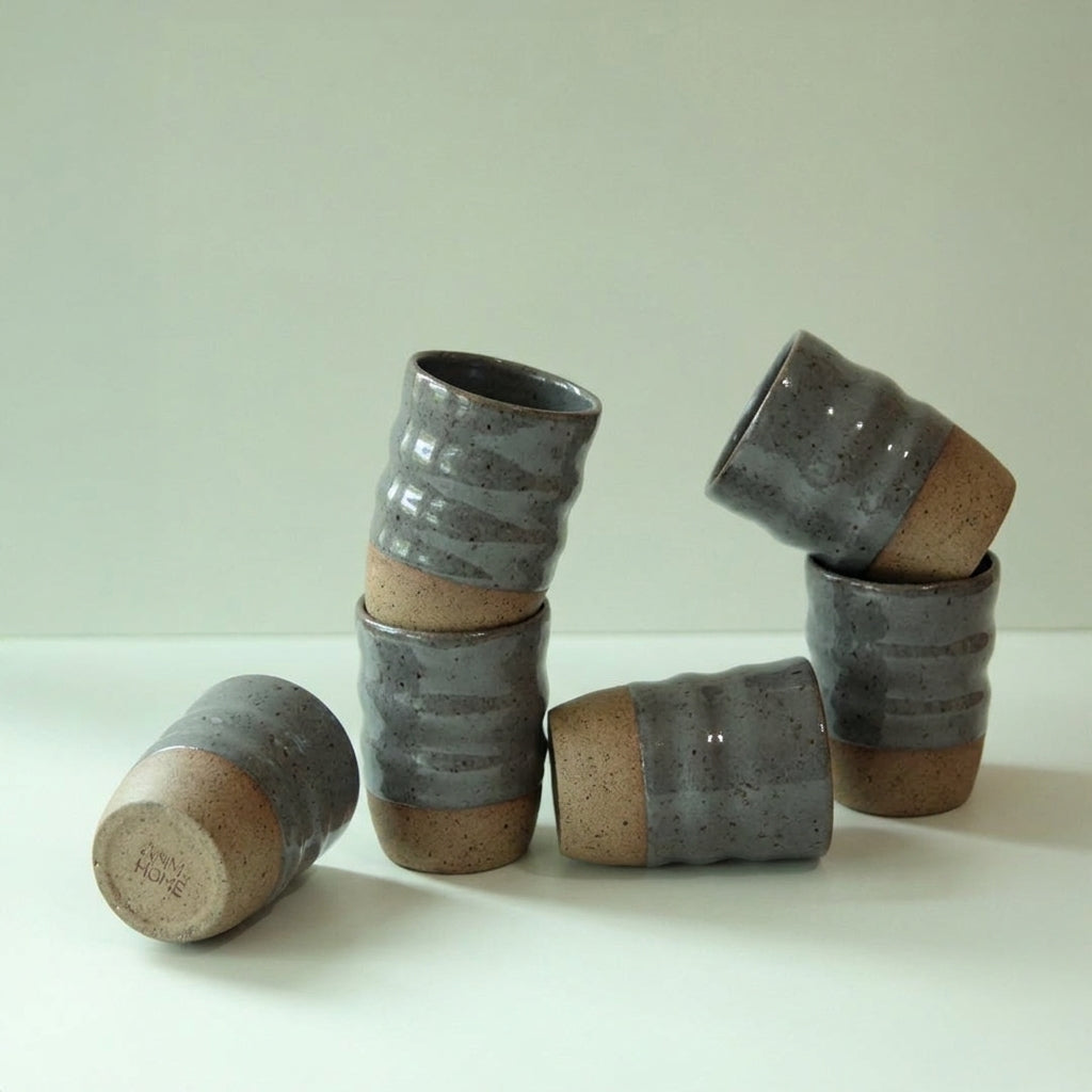 Copo Alto Orgânico em cerâmica artesanal — argila Flocos, esmalte Grafite