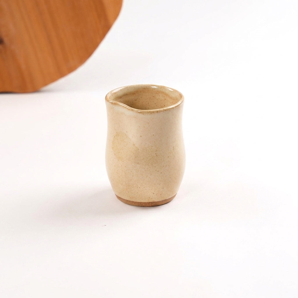 Copo Alto Pera em cerâmica artesanal — argila Cappuccino, esmalte Pedra Sabão