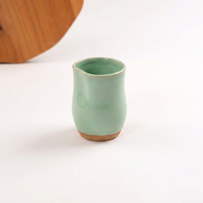 Copo Alto Pera em cerâmica artesanal — argila Cappuccino, esmalte Verde Menta