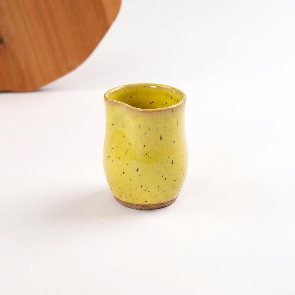 Copo Alto Pera em cerâmica artesanal — argila Flocos, esmalte Amarelo Intenso