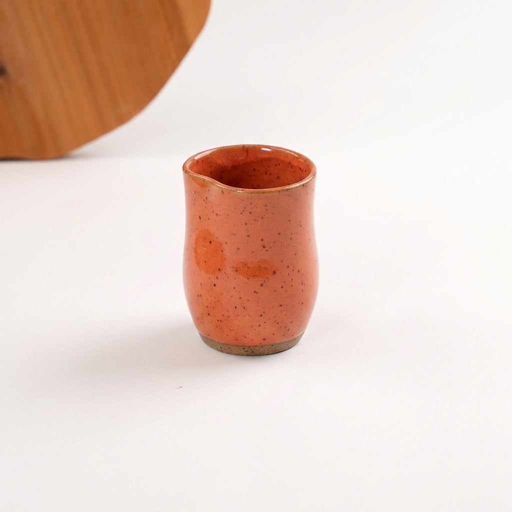 Copo Alto Pera em cerâmica artesanal — argila Flocos, esmalte Laranja Intenso