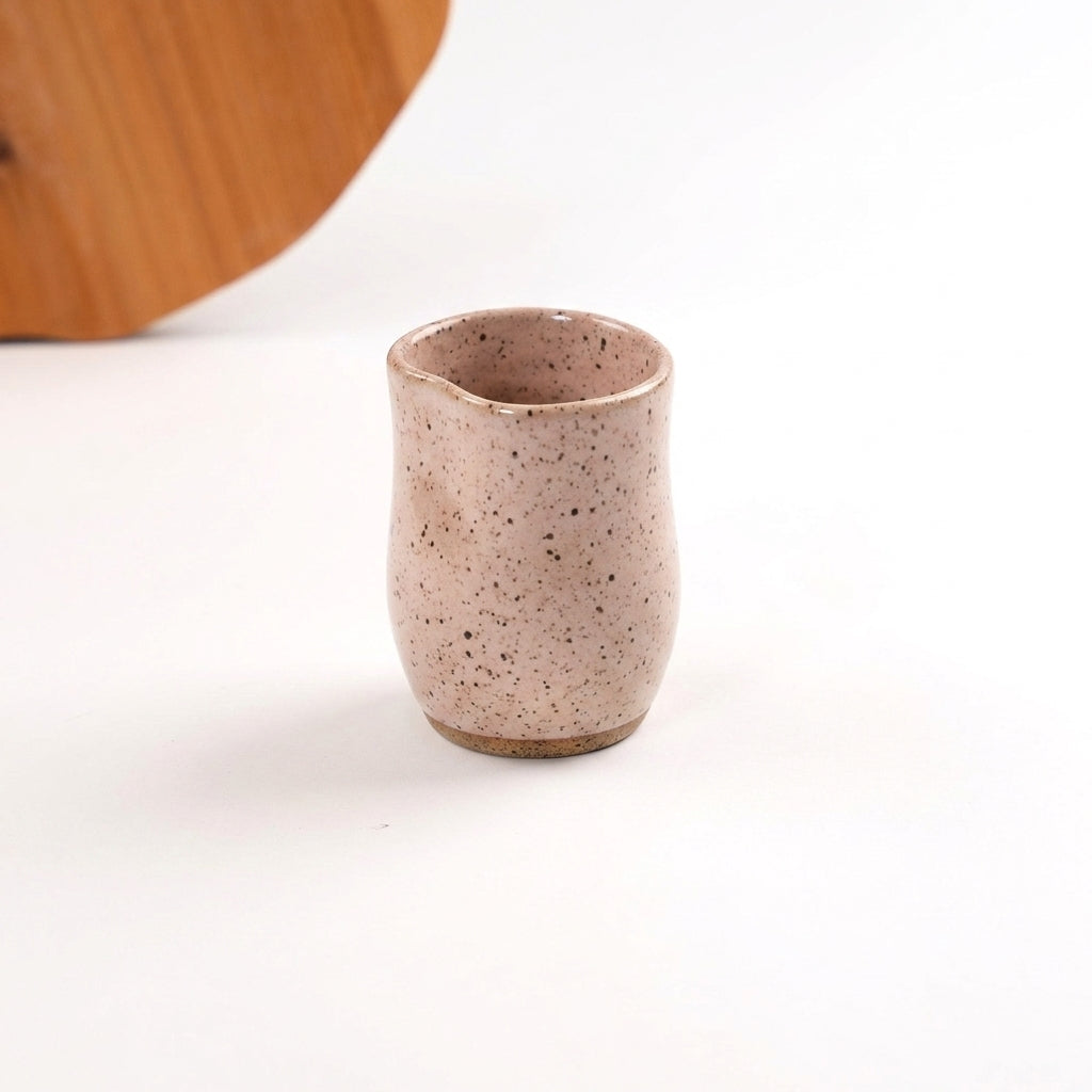 Copo Alto Pera em cerâmica artesanal — argila Flocos, esmalte Nude